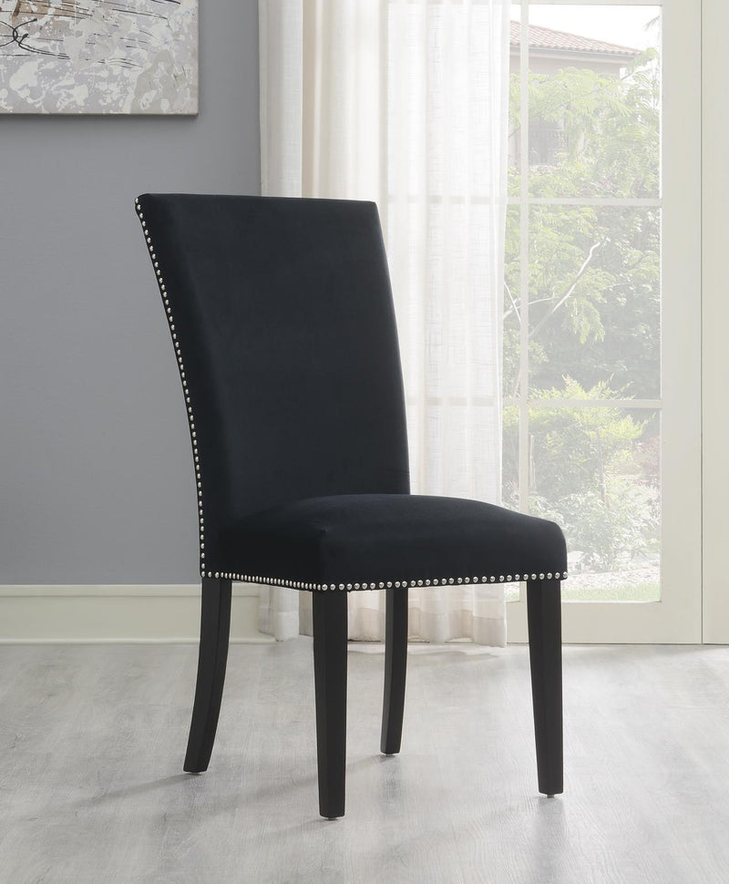 Silla de comedor de terciopelo negro (precio por silla/2 sillas por caja. La silla NO se vende por separado)