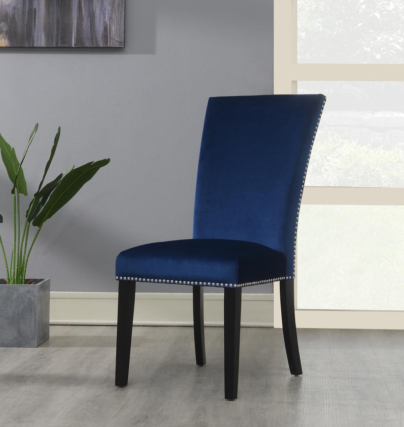 Silla de comedor de terciopelo negro (precio por silla/2 sillas por caja. La silla NO se vende por separado)
