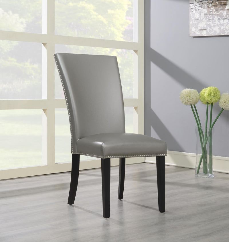 Silla de comedor de terciopelo negro (precio por silla/2 sillas por caja. La silla NO se vende por separado)