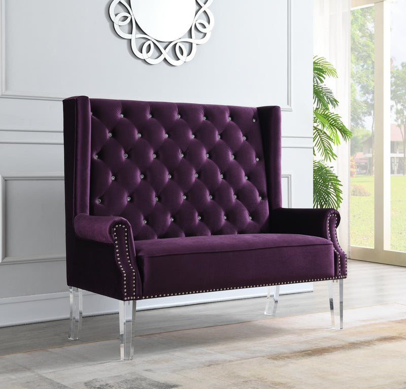Sillón con respaldo alto, tapizado en terciopelo negro y patas de acrílico