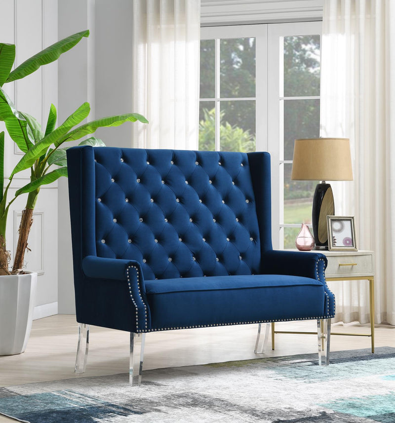 Sillón con respaldo alto, tapizado en terciopelo negro y patas de acrílico