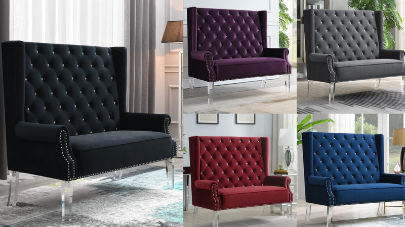 Sillón con respaldo alto, tapizado en terciopelo negro y patas de acrílico